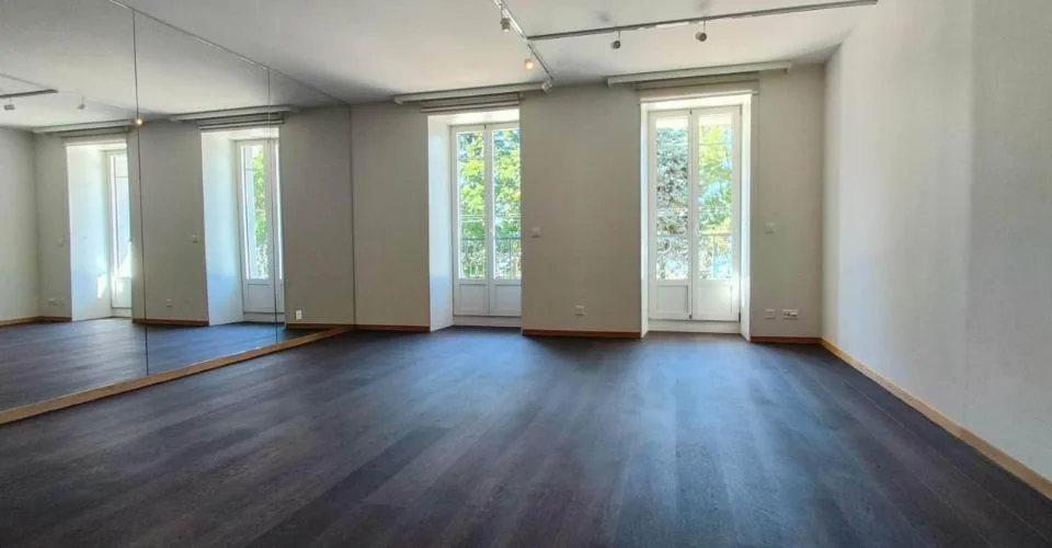 MONTREUX FACE AUX QUAIS ! EXEPTIONNEL APPARTEMENT CONTEMPORAIN - 4,5 – photo 2 sur 13