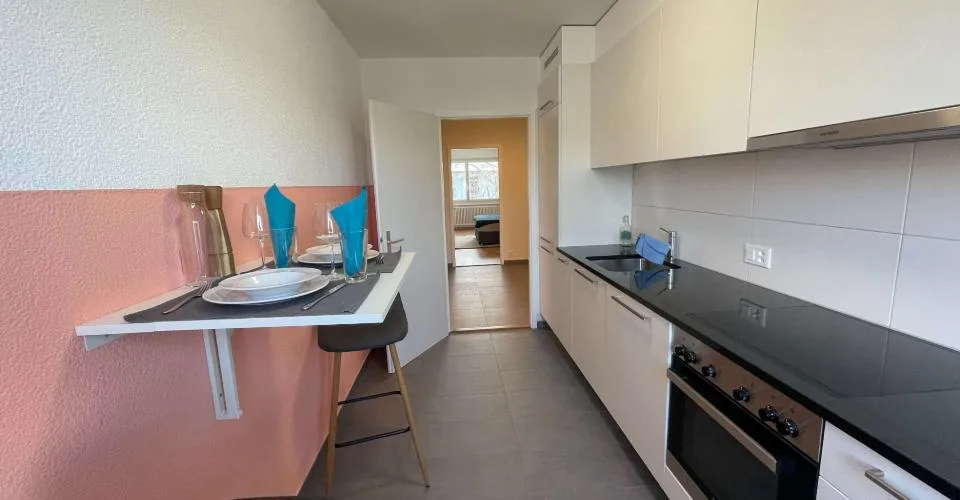 Chambre meublée dans un appartement rénové dans un emplacement privilégié – Foto 16 von 32