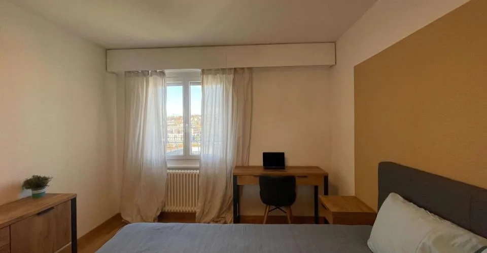 Chambre meublée dans un appartement rénové dans un emplacement privilégié – Foto 2 von 32