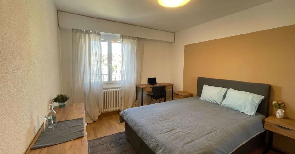Chambre meublée dans un appartement rénové dans un emplacement privilégié – Foto 4 von 32