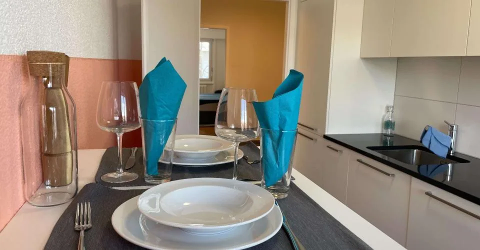 Chambre meublée dans un appartement rénové dans un emplacement privilégié – Foto 13 von 32