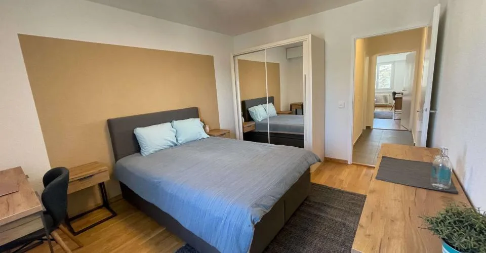 Chambre meublée dans un appartement rénové dans un emplacement privilégié – Foto 3 von 32