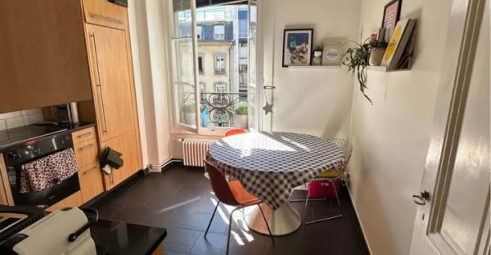 BEL APPARTEMENT 5 PIÈCES AU COEUR DE GENÈVE – Foto 3 von 9