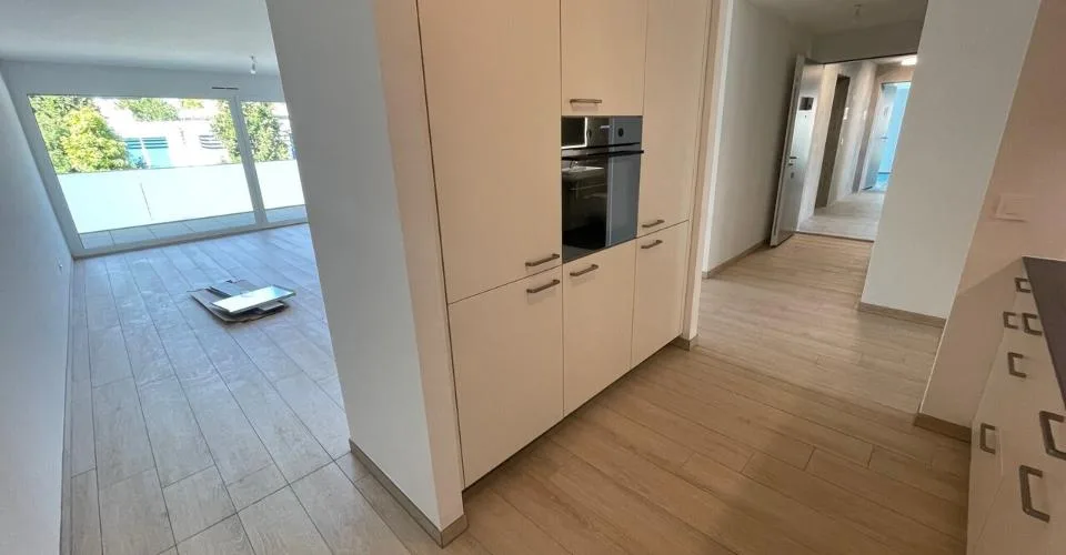 Appartement de 3.5 pièces au 1er étage – Foto 2 von 6