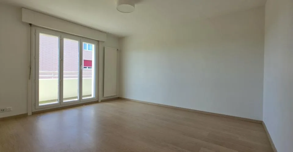 Appartement rénové de 2 pièces au 2ème étage – Foto 4 von 5