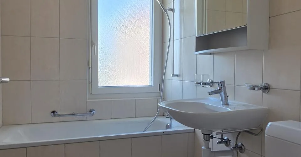 Appartement rénové de 2 pièces au 2ème étage – Foto 5 von 5