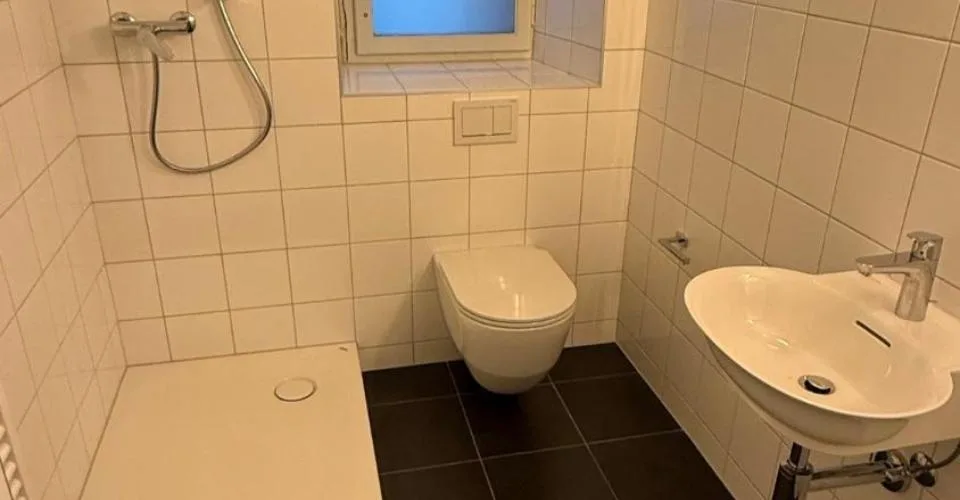 Appartement 2.5 pièces rénové en vieille ville de Fribourg – Foto 7 von 8