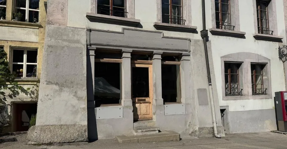 Appartement 2.5 pièces rénové en vieille ville de Fribourg – Foto 2 von 8