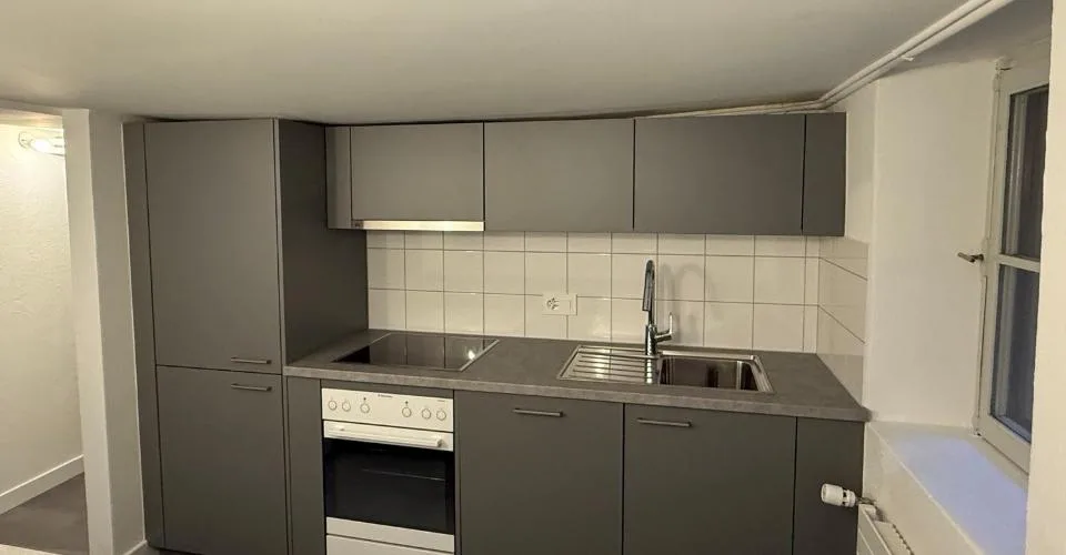 Appartement 2.5 pièces rénové en vieille ville de Fribourg – Foto 3 von 8