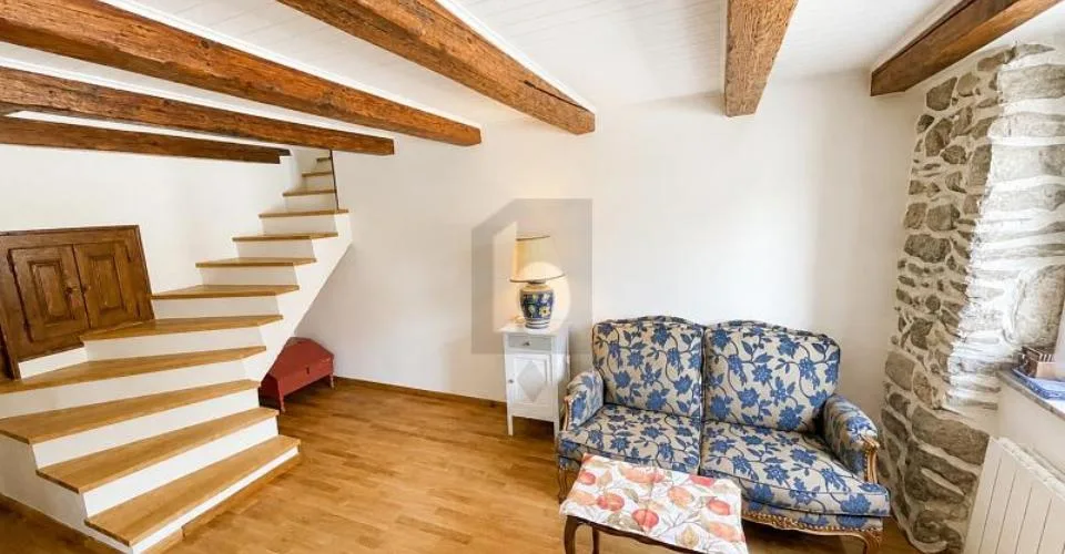 MAGNIFIQUE, SPACIEUSE ET RÉNOVÉE AVEC SOIN – foto 3 di 6