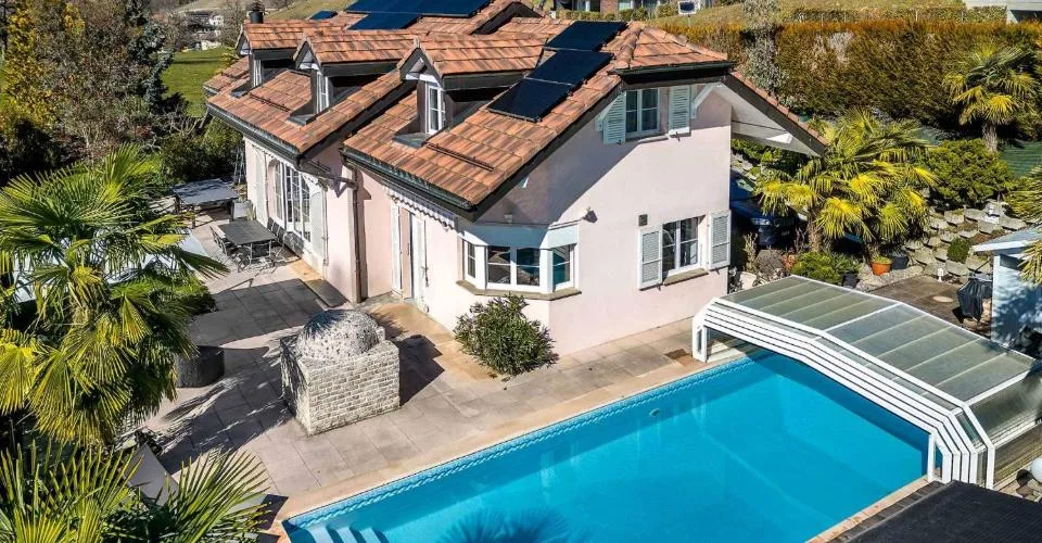 Magnifique villa familiale avec piscine et vue lac – Foto 11 von 26