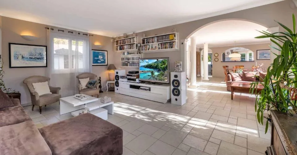 Magnifique villa familiale avec piscine et vue lac – Foto 4 von 26