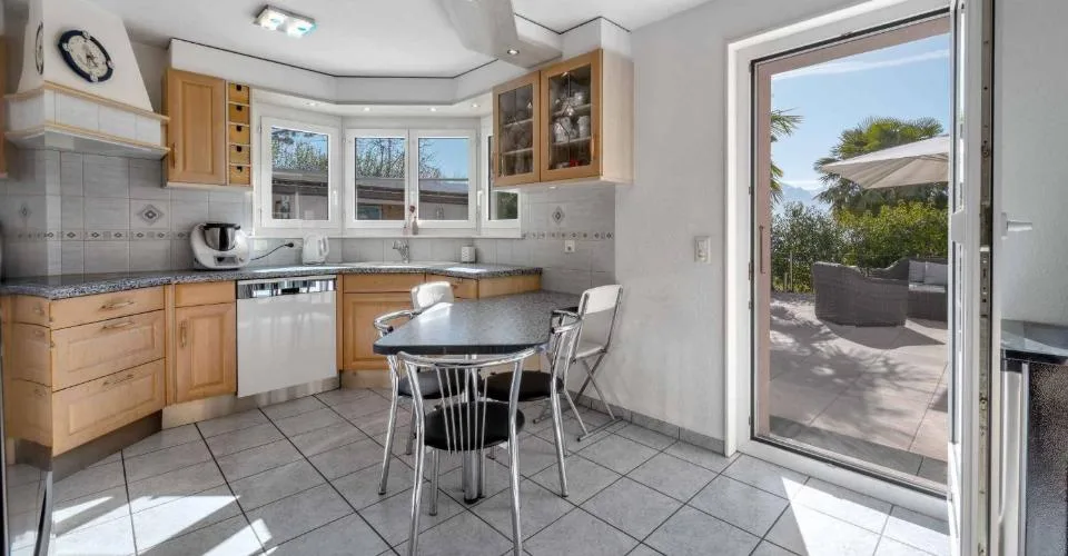 Magnifique villa familiale avec piscine et vue lac – Foto 6 von 26