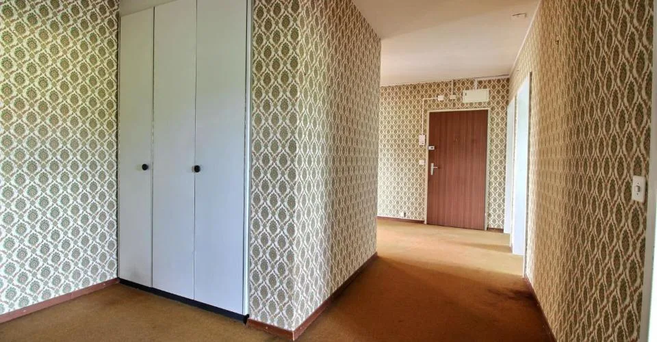 Geräumige Familienwohnung mit großem Potenzial – Foto 4 von 13