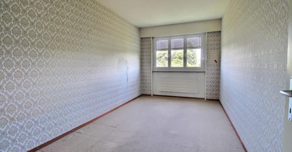 Geräumige Familienwohnung mit großem Potenzial – Foto 3 von 13
