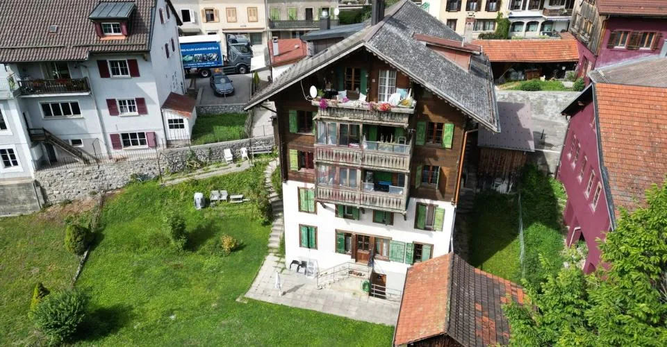 Immeuble de rendement idéalement situé en plein centre du village – Foto 7 von 7