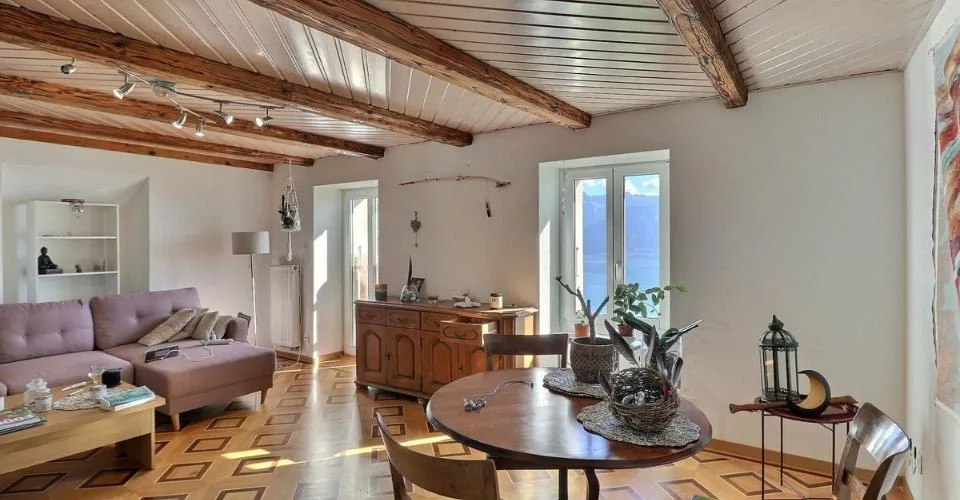 IMMEUBLE DE 4 APPARTEMENTS A RENOVER AVEC VUE PANORAMIQUE EXCEPTIONNELLE SUR LE LAC LEMAN ET LES ALPES – photo 8 sur 13
