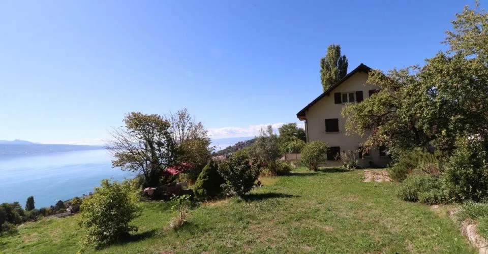 IMMEUBLE DE 4 APPARTEMENTS A RENOVER AVEC VUE PANORAMIQUE EXCEPTIONNELLE SUR LE LAC LEMAN ET LES ALPES – photo 6 sur 13