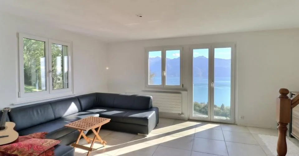 IMMEUBLE DE 4 APPARTEMENTS A RENOVER AVEC VUE PANORAMIQUE EXCEPTIONNELLE SUR LE LAC LEMAN ET LES ALPES – photo 12 sur 13
