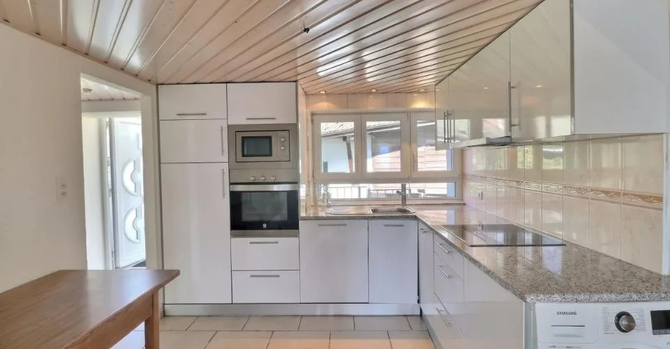 IMMEUBLE DE 4 APPARTEMENTS A RENOVER AVEC VUE PANORAMIQUE EXCEPTIONNELLE SUR LE LAC LEMAN ET LES ALPES – photo 9 sur 13