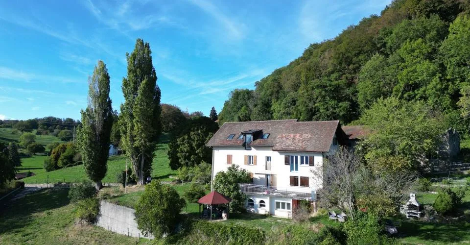 IMMEUBLE DE 4 APPARTEMENTS A RENOVER AVEC VUE PANORAMIQUE EXCEPTIONNELLE SUR LE LAC LEMAN ET LES ALPES – photo 2 sur 13