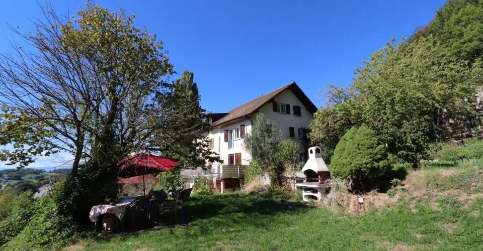 IMMEUBLE DE 4 APPARTEMENTS A RENOVER AVEC VUE PANORAMIQUE EXCEPTIONNELLE SUR LE LAC LEMAN ET LES ALPES – photo 5 sur 13