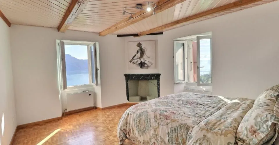 IMMEUBLE DE 4 APPARTEMENTS A RENOVER AVEC VUE PANORAMIQUE EXCEPTIONNELLE SUR LE LAC LEMAN ET LES ALPES – photo 11 sur 13