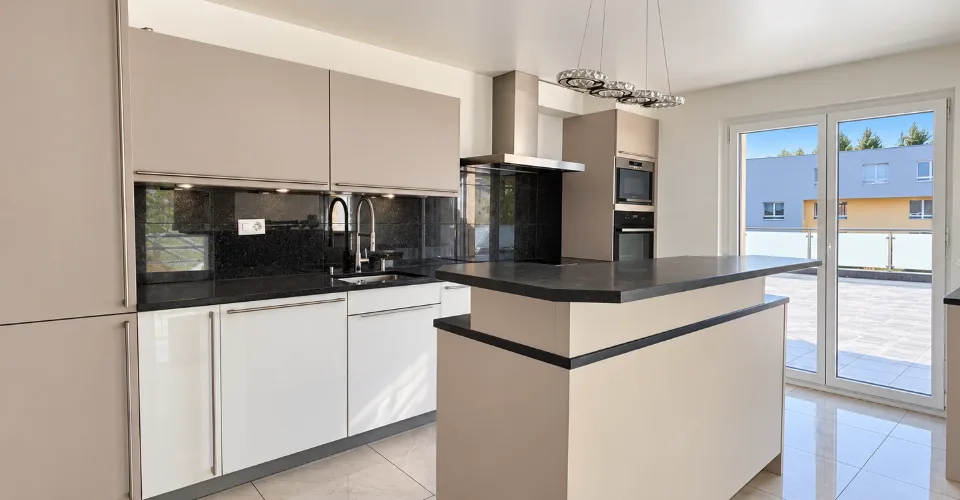 Un spacieux appartement de 5.5 pièces en duplex bénéficiant d'une grande terrasse. – photo 2 sur 11