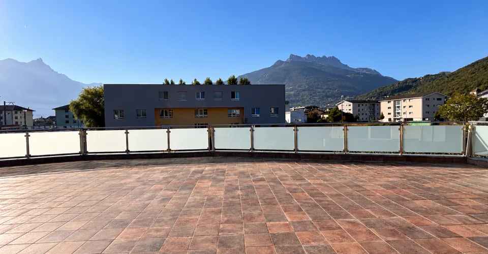 Un spacieux appartement de 5.5 pièces en duplex bénéficiant d'une grande terrasse. – photo 10 sur 11