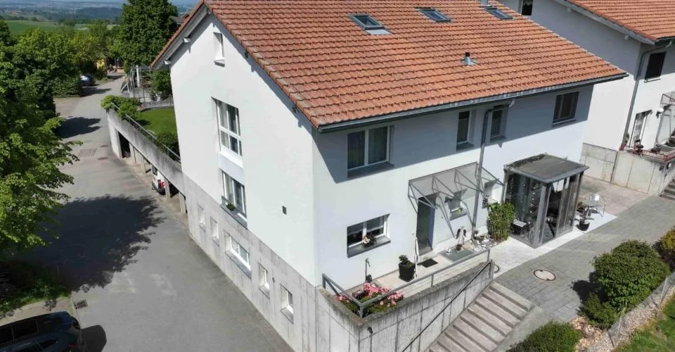Wunderschöne Doppelhaushälfte, über 180 m2 Wohnfläche – Foto 2 von 13
