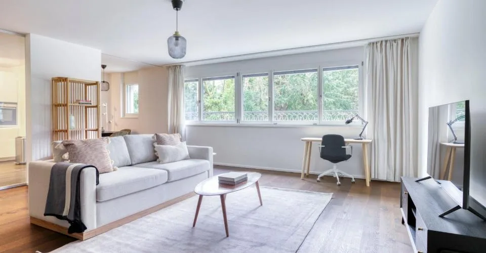 Appartement moderne, spacieux et central de 3,5 pièces – photo 2 sur 27