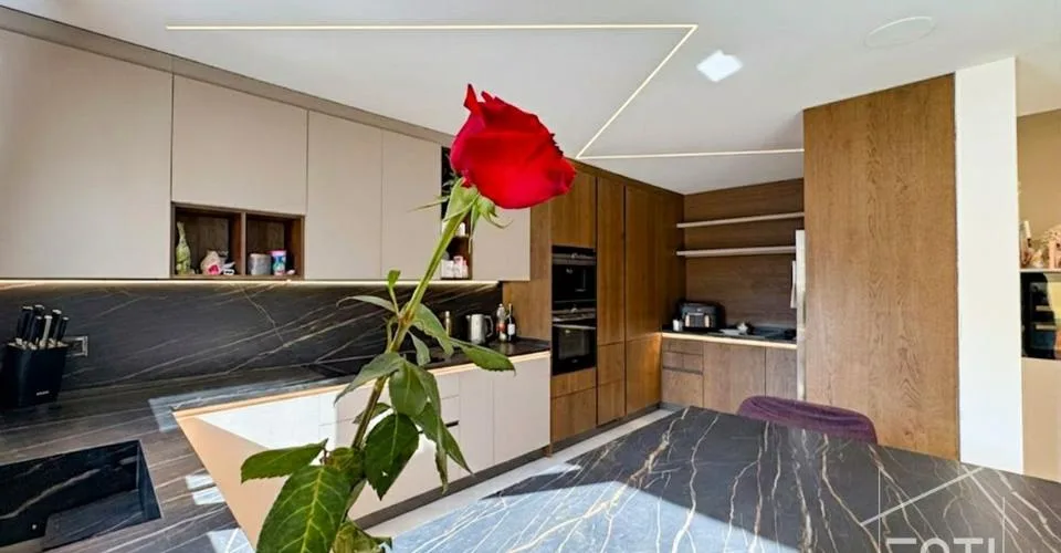 Collombey-Muraz: Familienvilla mit 9 Zimmern, 6 Schlafzimmern, davon 4 Suiten, Terrassen und Garten – Foto 4 von 27