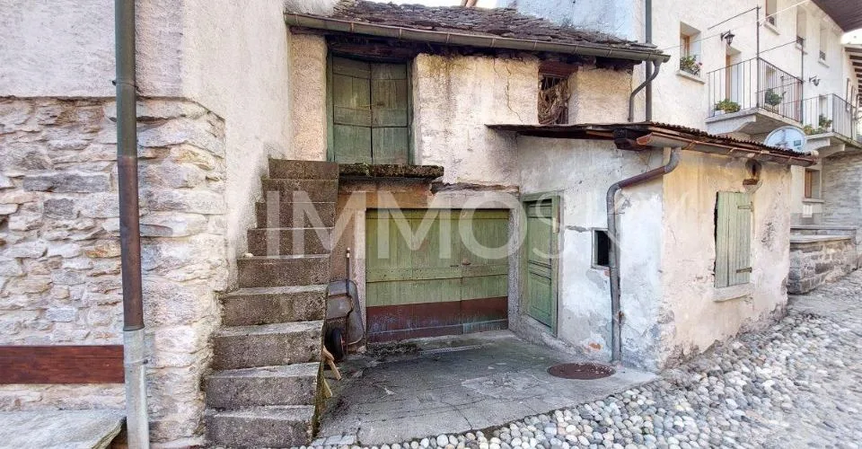 Tipica casa Ticinese nel borgo vecchio – foto 4 di 5