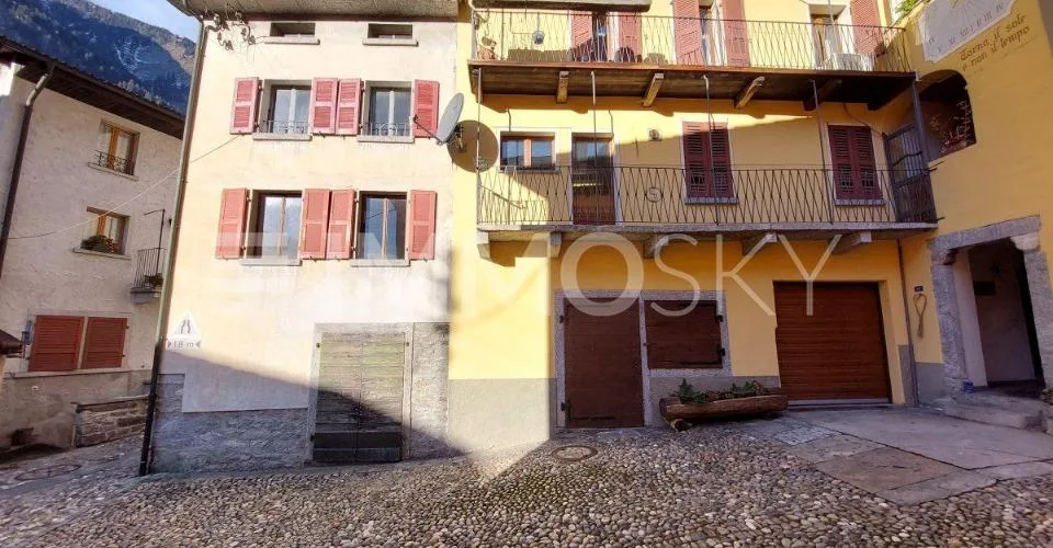 Tipica casa Ticinese nel borgo vecchio – foto 2 di 5