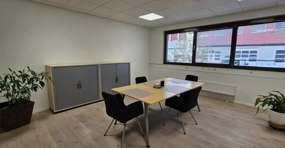 380 m2 répartis en 4 locaux commerciaux – Foto 3 von 7