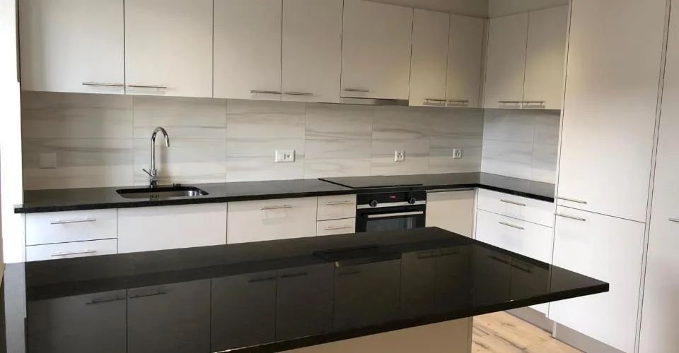 Appartement de 3,5 pièces rénové en 2021 à Payerne – photo 2 sur 5