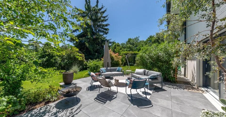 Villa contemporaine avec piscine – Foto 10 von 12