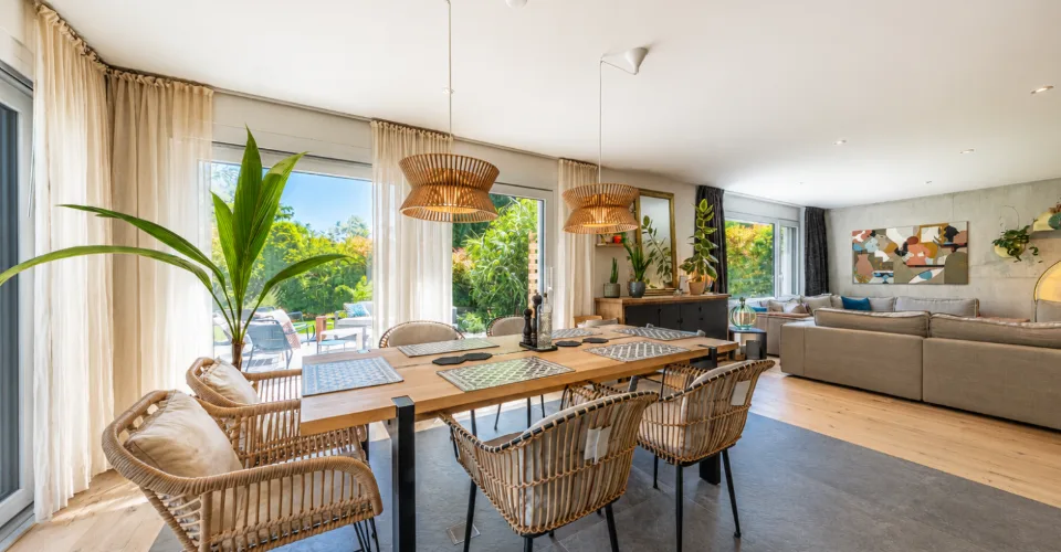 Villa contemporaine avec piscine – Foto 4 von 12