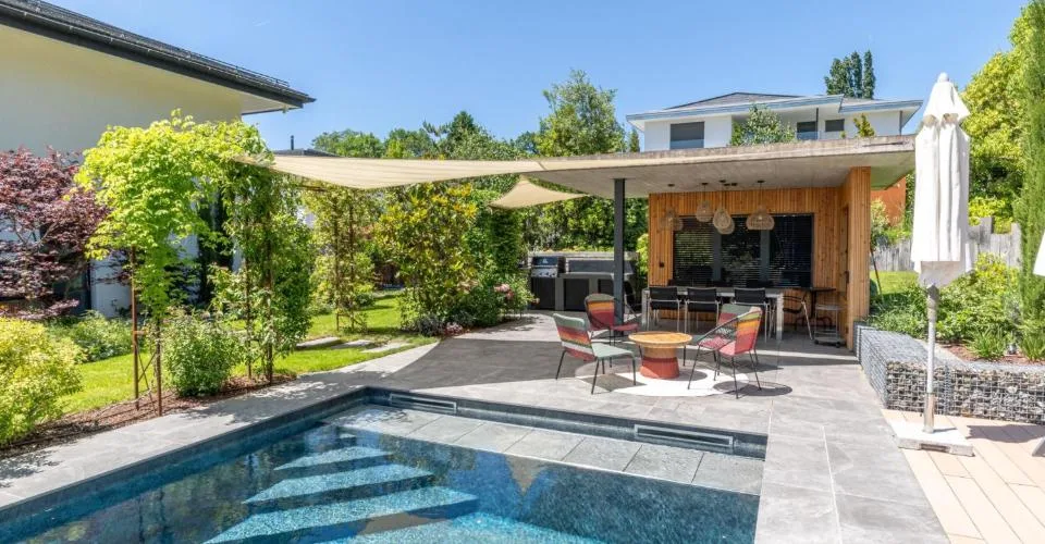 Villa contemporaine avec piscine – Foto 11 von 12