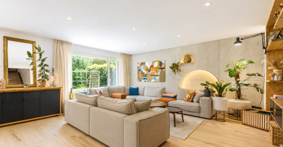 Villa contemporaine avec piscine – Foto 3 von 12
