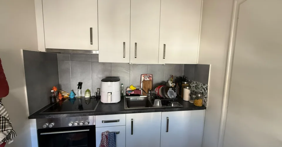 Studio avec cuisine séparée - Rousseau 8 – Foto 3 von 4