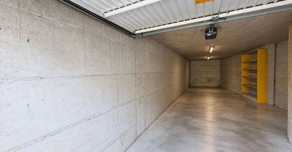 Appartement 5,5 pièces avec terrasse, garage double et place de parc extérieure – Foto 12 von 13
