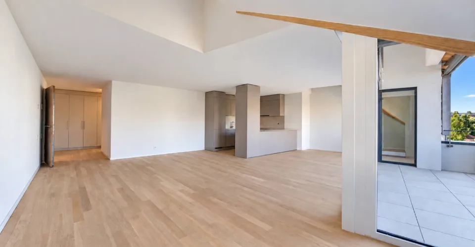 Spacieux séjour et grandes chambres pour ce 5.5 pièces en duplex – foto 2 di 12