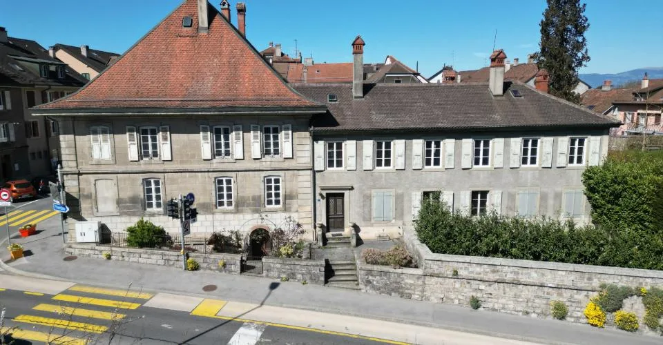 Appartement de 3.5 pièces avec cachet au 2ème étage – Foto 2 von 6