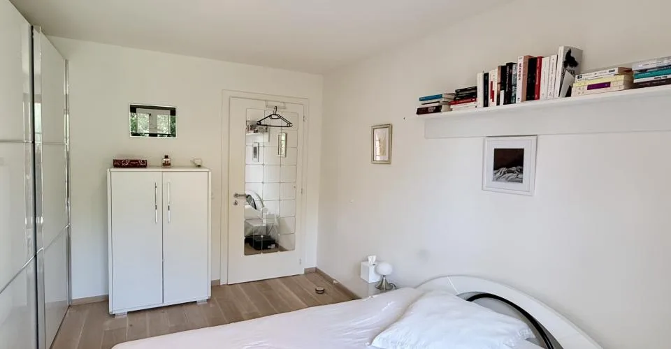 Superbe appartement de 2,5 pièces avec grande terrasse et belle échappée sur le lac et les montagnes – foto 10 di 21