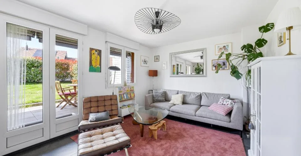 Lumineux et confortable appartement à 10 minutes des commodités – foto 3 di 8