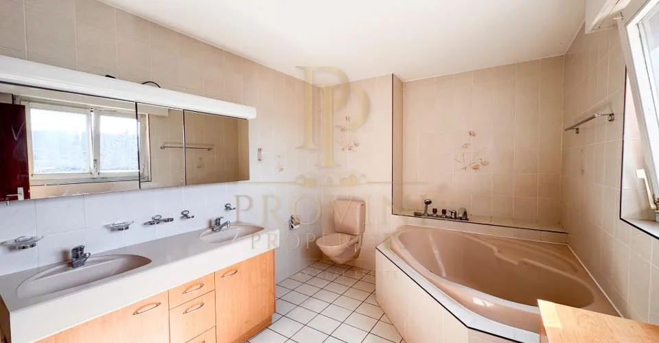 Attique 7.5 pièces – 154 m² habitables – Terrasse plein sud de 110 m² et vue panoramique – foto 13 di 15
