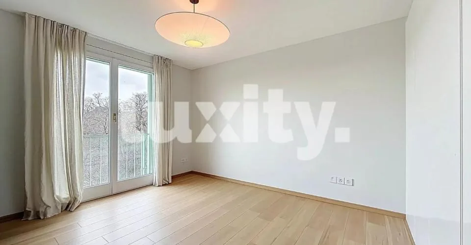 Modern apartment with lake view – photo 6 of 6