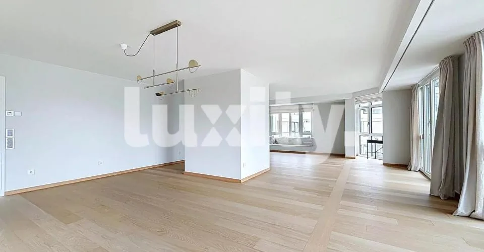 Modern apartment with lake view – photo 4 of 6