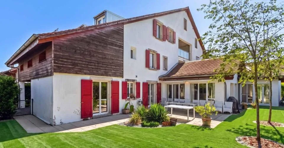 Proprietà eccezionale con piscina interna e area benessere – foto 2 di 26